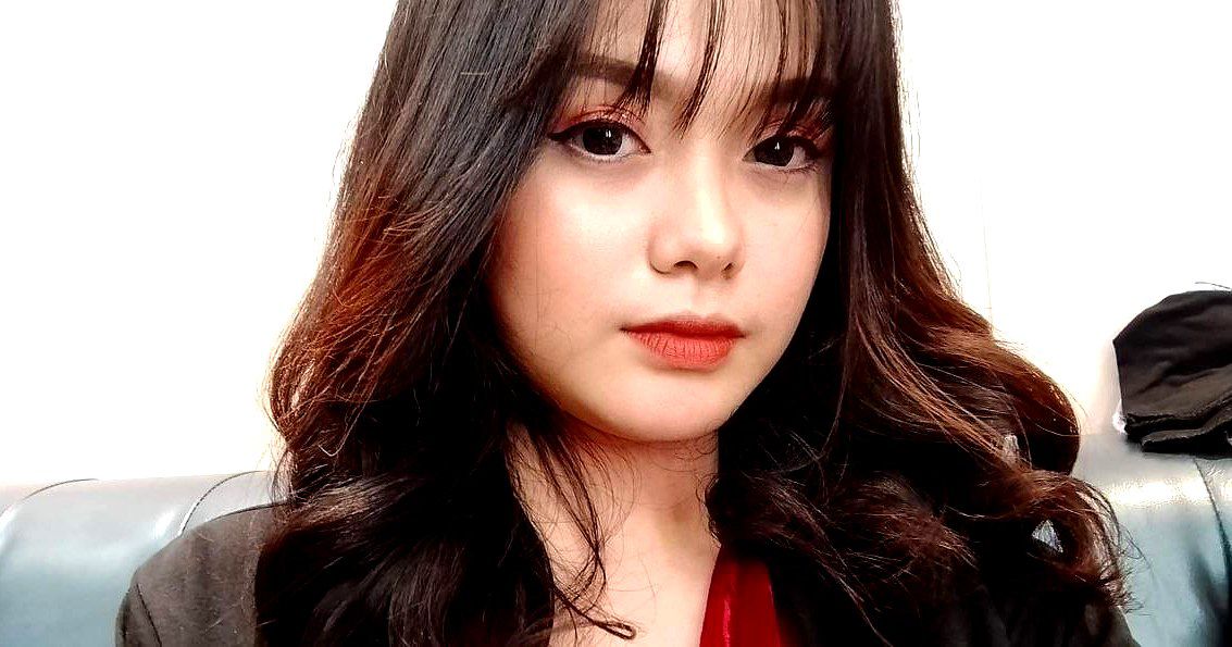 Chàng trai tân lọt vào mắt xinh của 2 chị dâm nữ
